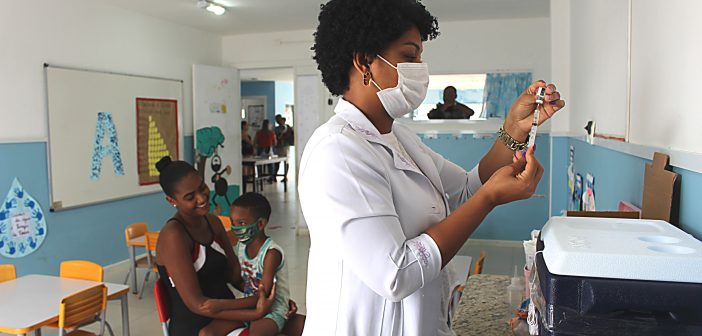 Secretaria da Saúde de Salvador segue vacinação contra Covid-19 nesta quinta-feira (2)
