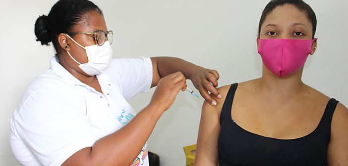 Secretaria Municipal da Saúde prossegue com vacinação contra Covid-19 e gripe em Salvador neste sábado (03)
