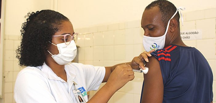 Secretaria da Saúde de Salvador segue vacinação contra Covid-19 nesta terça-feira (31)
